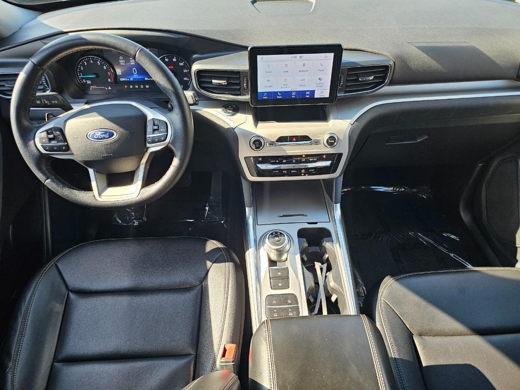 Ford Explorer Vehicle Full-screen Gallery Image 29