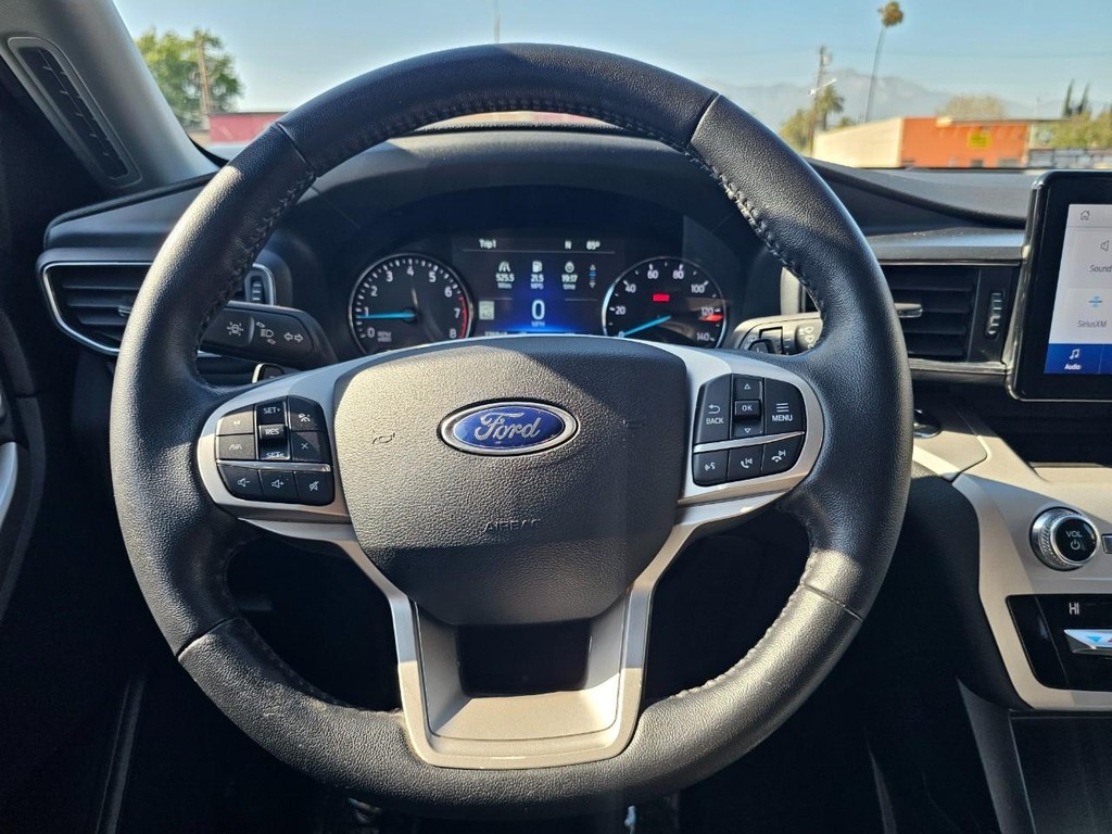 Ford Explorer Vehicle Full-screen Gallery Image 31