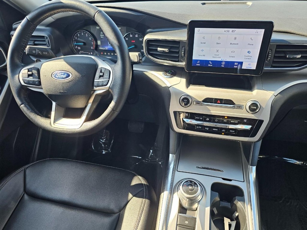Ford Explorer Vehicle Full-screen Gallery Image 32
