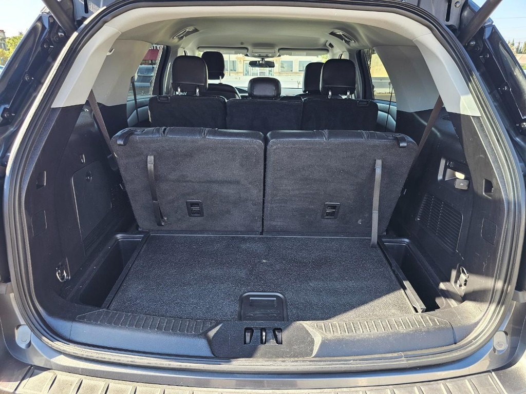 Ford Explorer Vehicle Full-screen Gallery Image 36