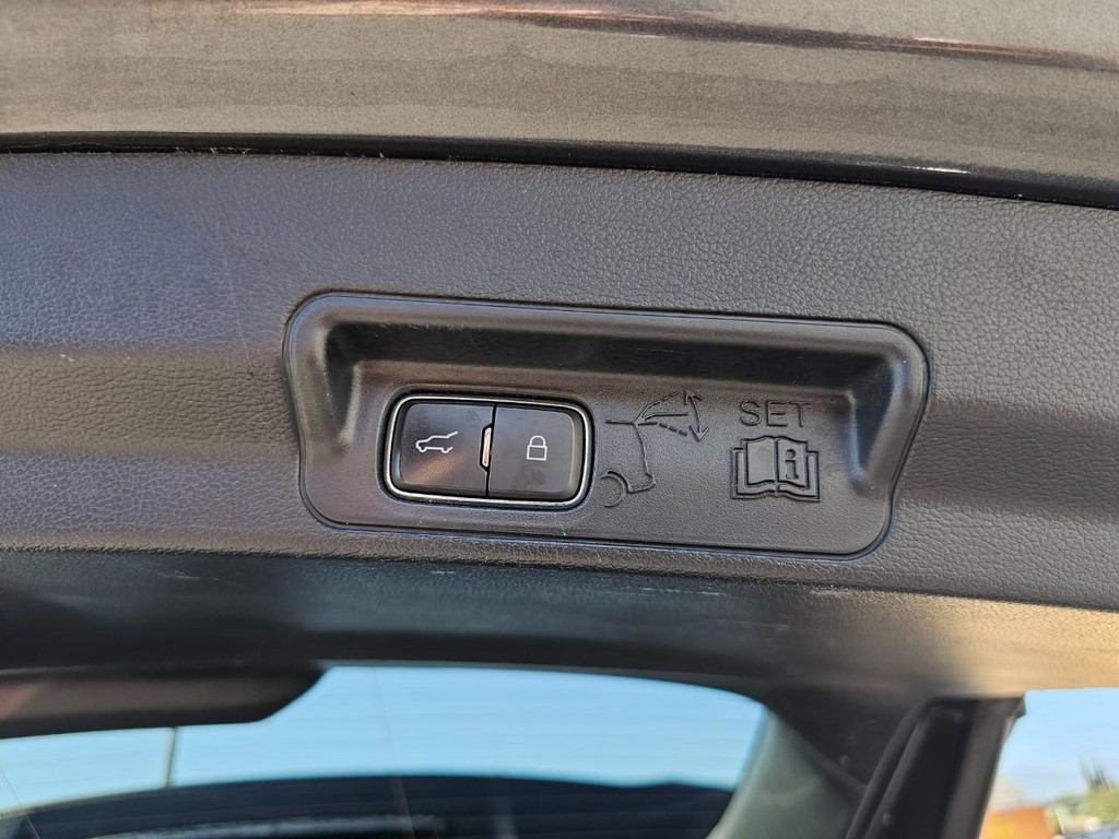 Ford Explorer Vehicle Full-screen Gallery Image 37