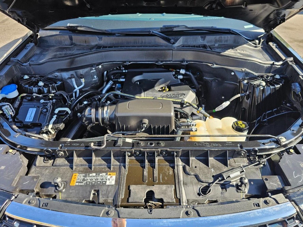 Ford Explorer Vehicle Full-screen Gallery Image 38