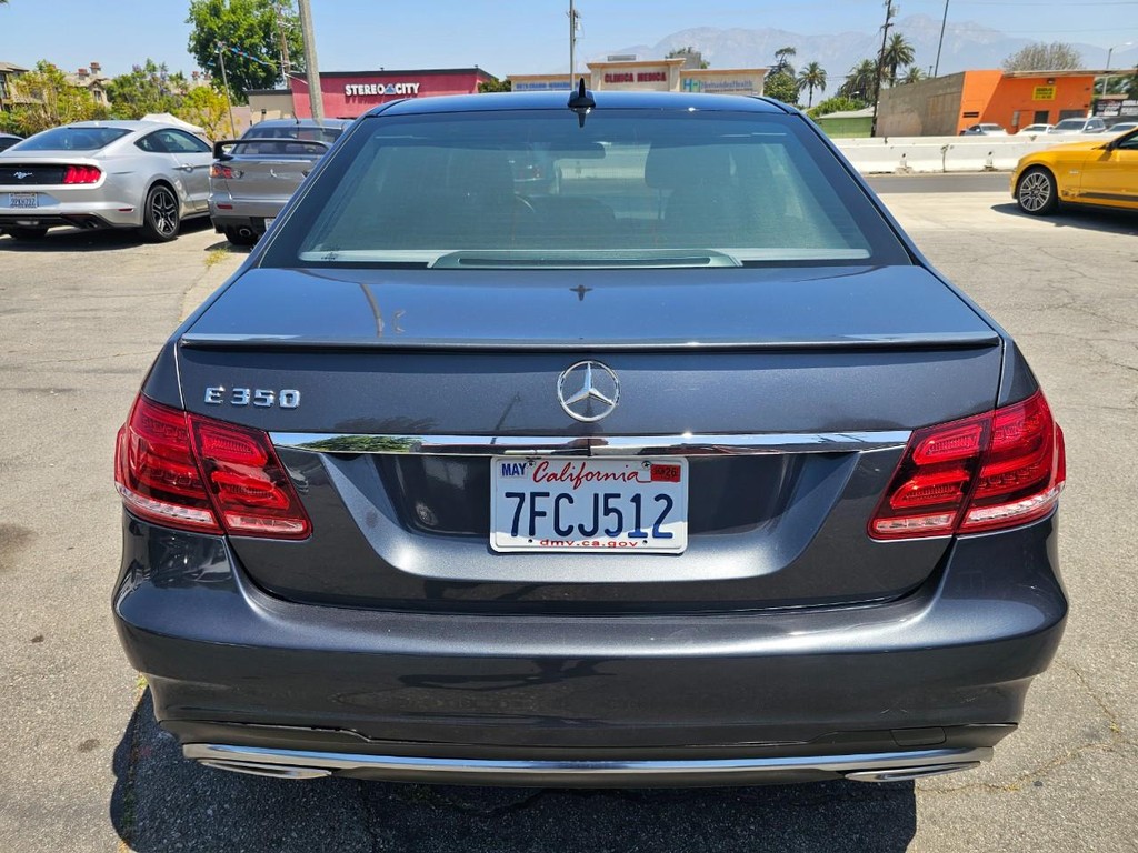 Mercedes-Benz E-Class Vehicle Full-screen Gallery Image 5