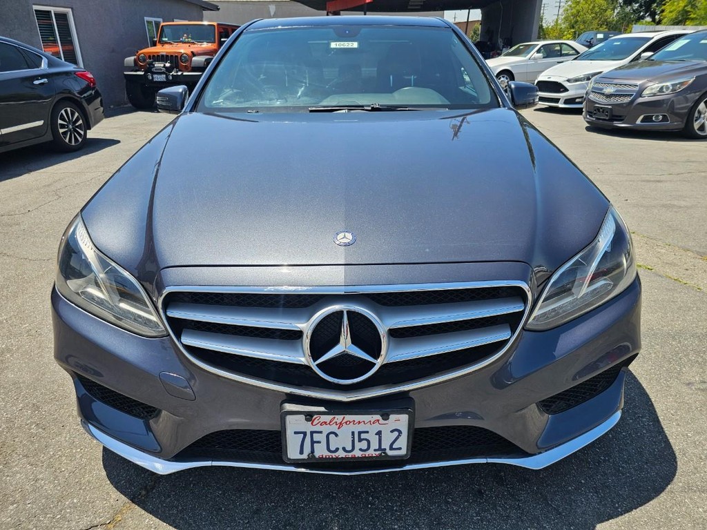 Mercedes-Benz E-Class Vehicle Full-screen Gallery Image 9
