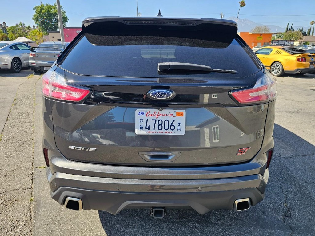 Ford Edge Vehicle Full-screen Gallery Image 4