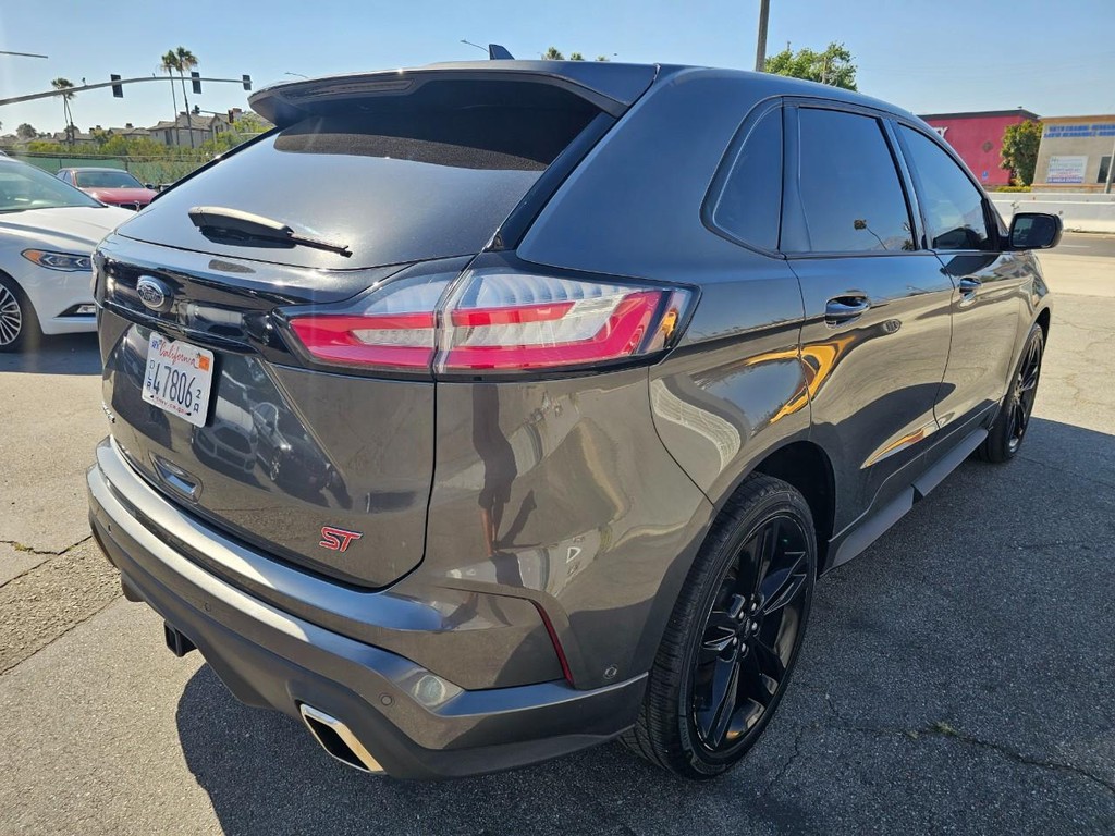 Ford Edge Vehicle Full-screen Gallery Image 5