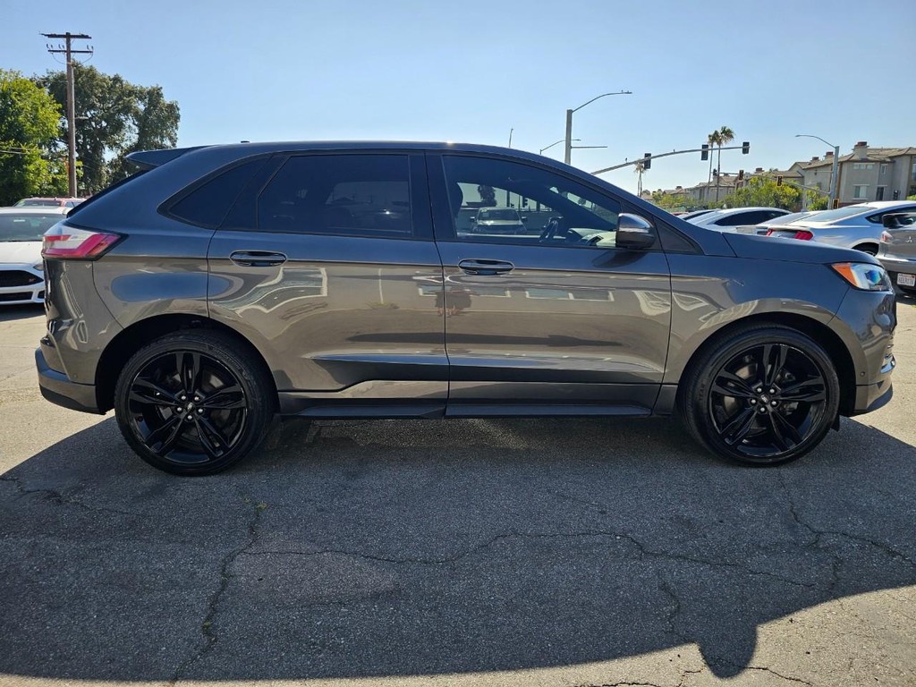 Ford Edge Vehicle Full-screen Gallery Image 6