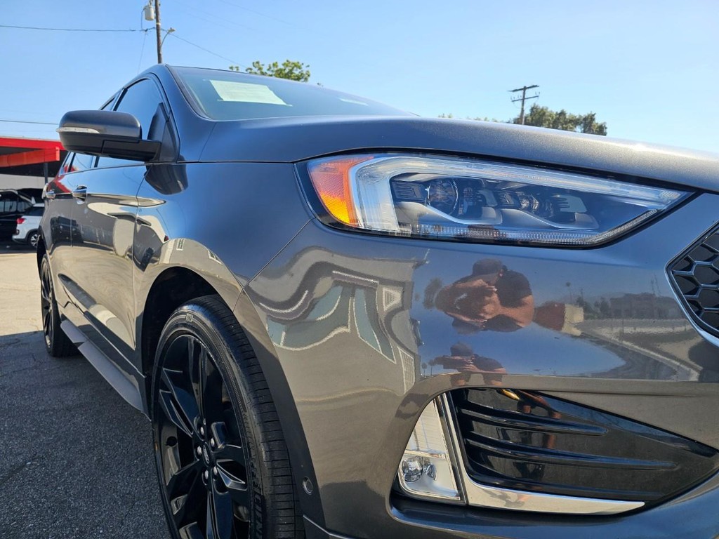 Ford Edge Vehicle Full-screen Gallery Image 9
