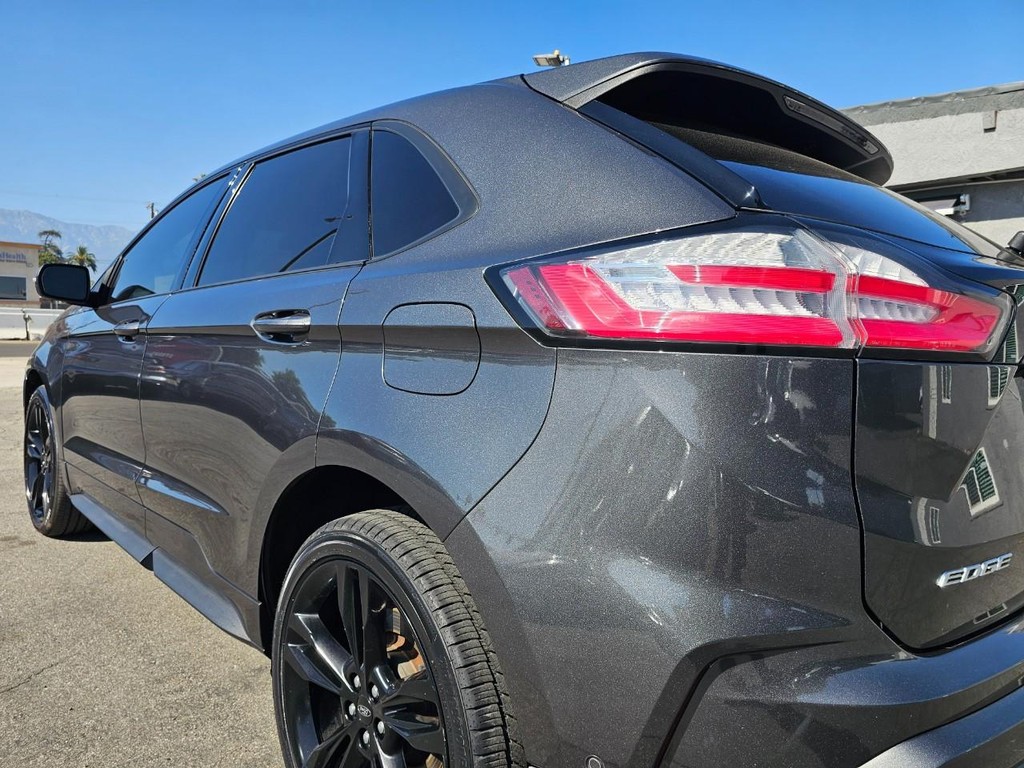 Ford Edge Vehicle Full-screen Gallery Image 11