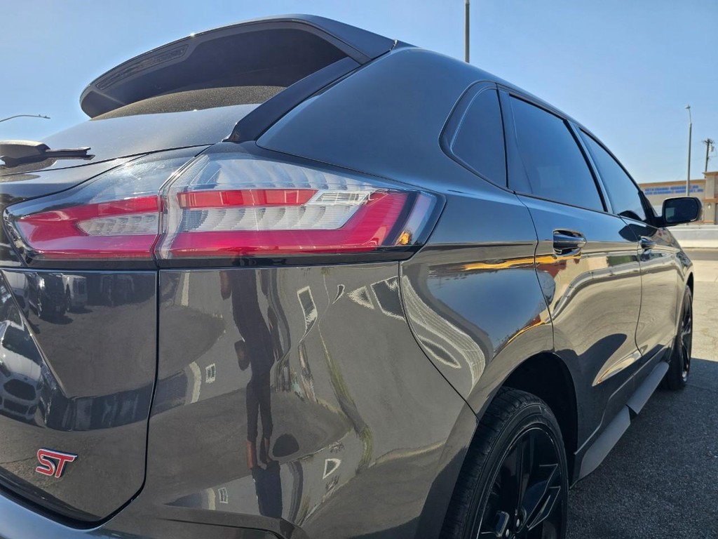 Ford Edge Vehicle Full-screen Gallery Image 12