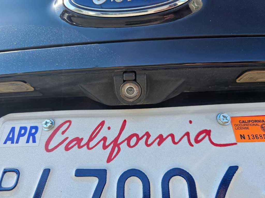 Ford Edge Vehicle Full-screen Gallery Image 14