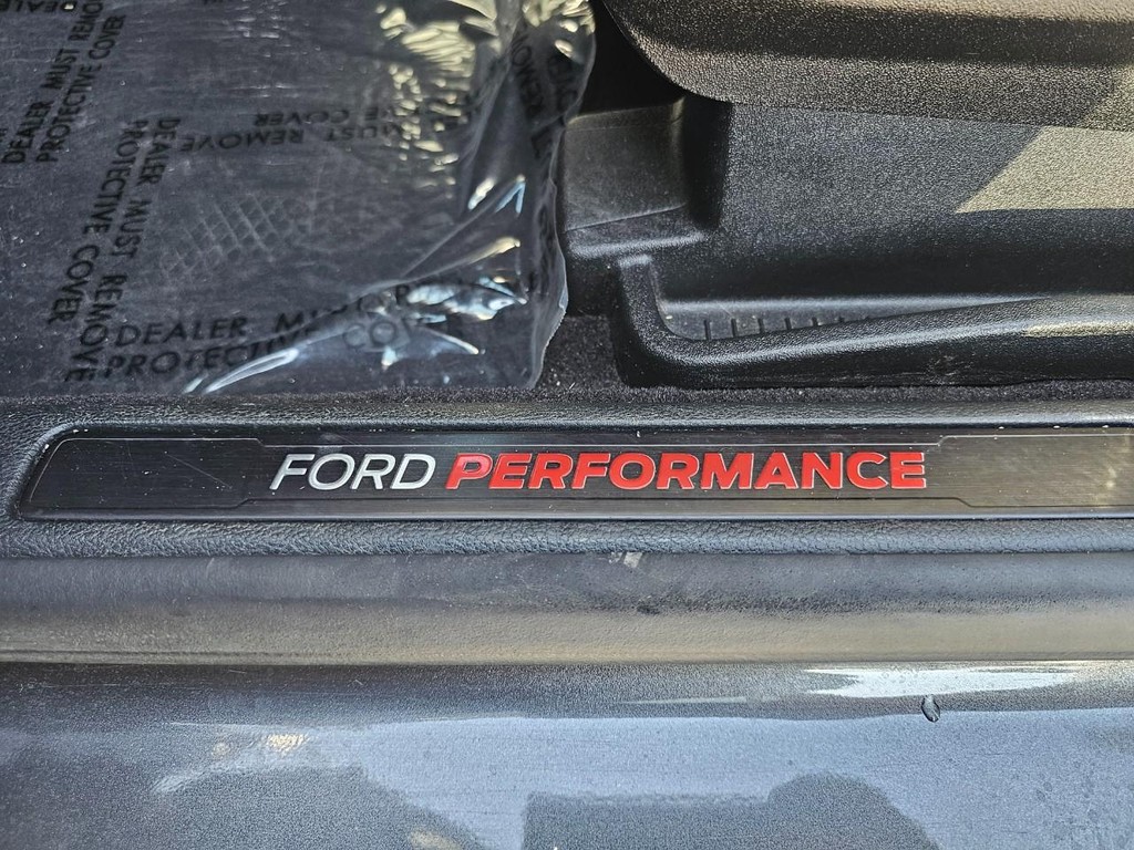 Ford Edge Vehicle Full-screen Gallery Image 16