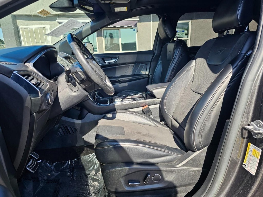 Ford Edge Vehicle Full-screen Gallery Image 18