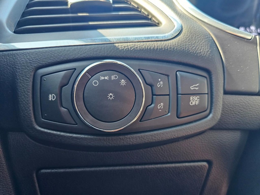 Ford Edge Vehicle Full-screen Gallery Image 19