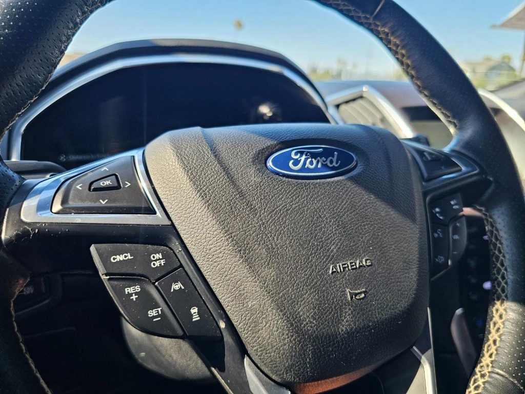 Ford Edge Vehicle Full-screen Gallery Image 20