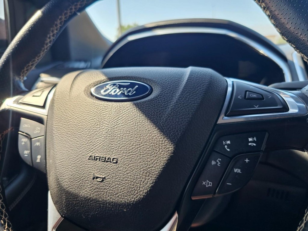 Ford Edge Vehicle Full-screen Gallery Image 21