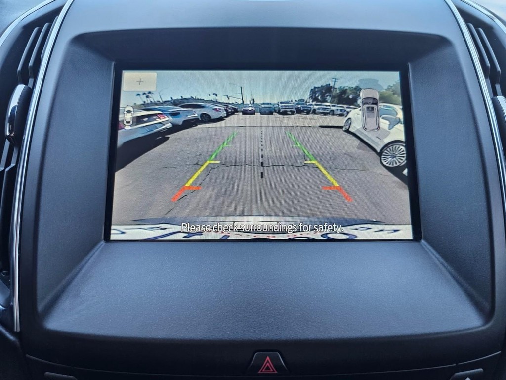 Ford Edge Vehicle Full-screen Gallery Image 24