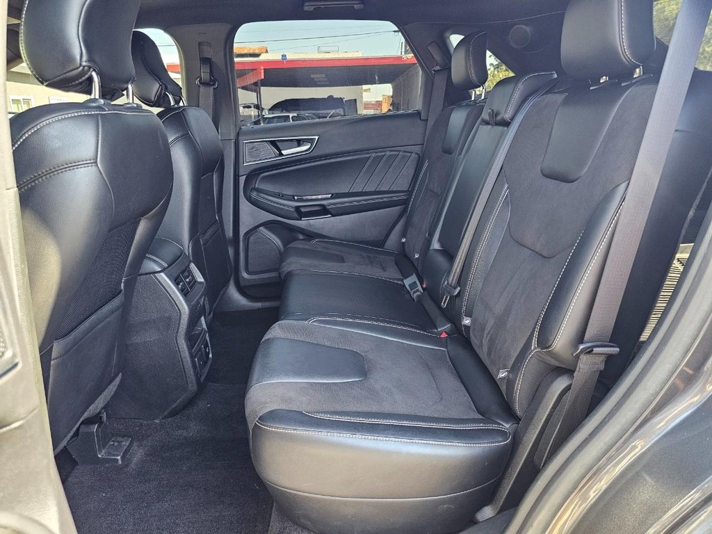Ford Edge Vehicle Full-screen Gallery Image 26