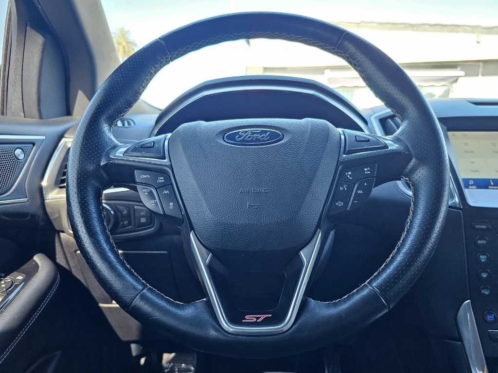 Ford Edge Vehicle Full-screen Gallery Image 29