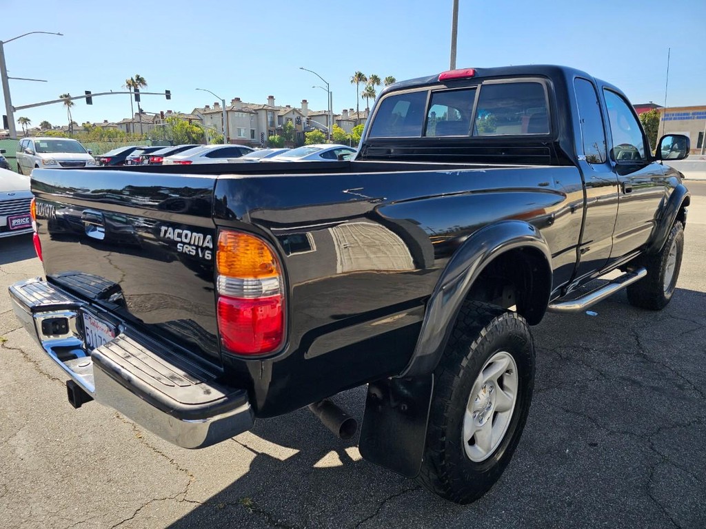 Toyota Tacoma Vehicle Full-screen Gallery Image 5