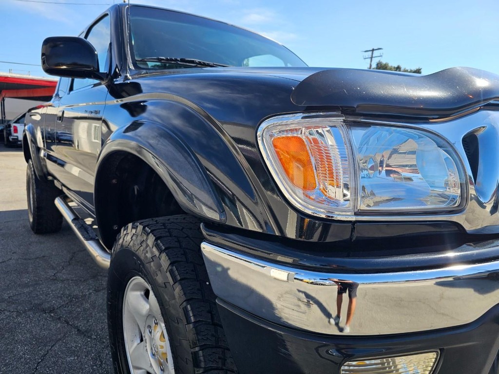 Toyota Tacoma Vehicle Full-screen Gallery Image 9