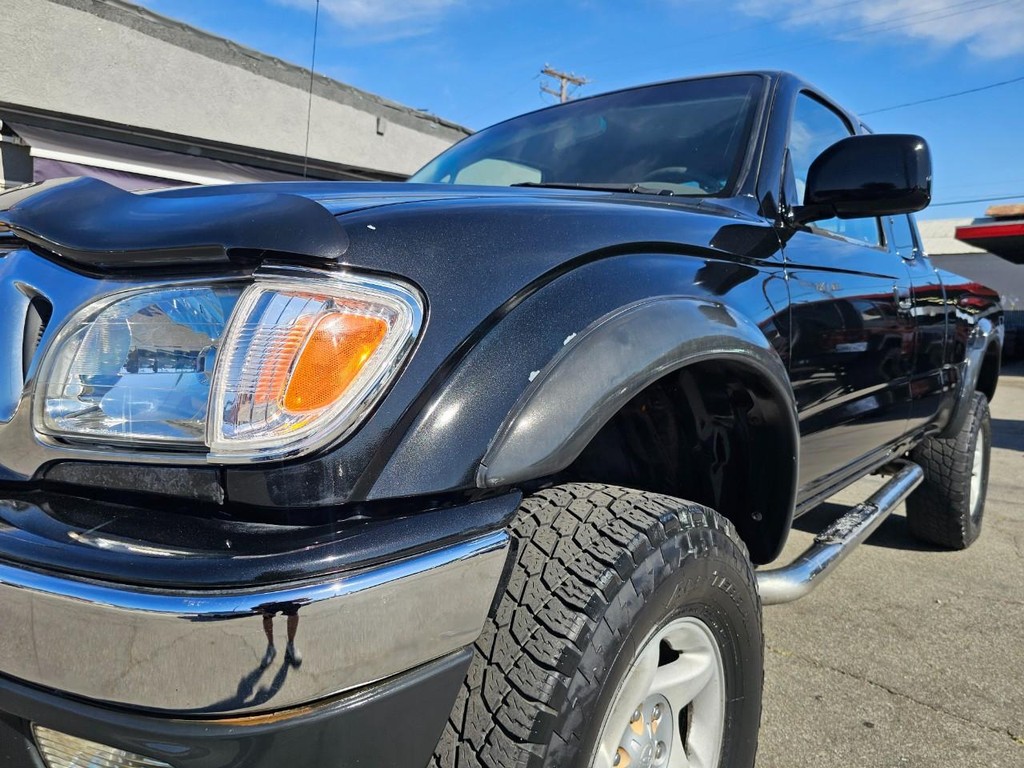 Toyota Tacoma Vehicle Full-screen Gallery Image 10