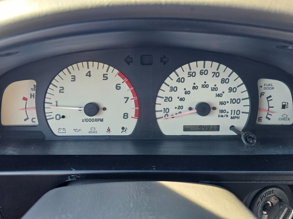 Toyota Tacoma Vehicle Full-screen Gallery Image 19