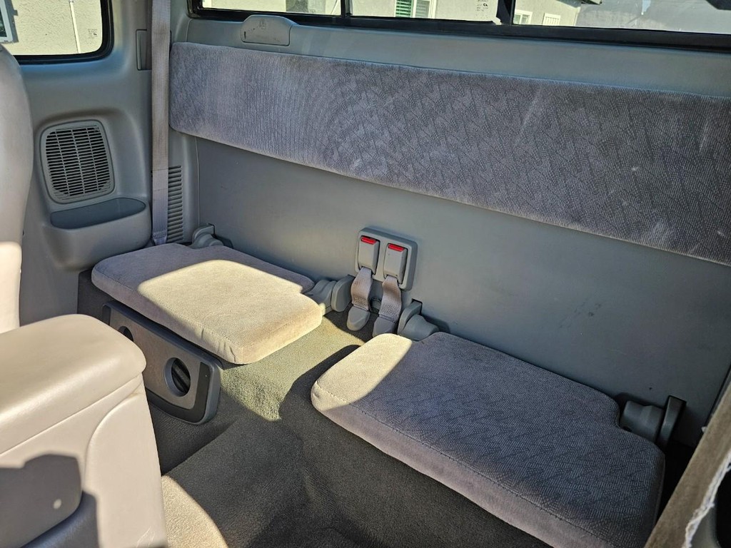 Toyota Tacoma Vehicle Full-screen Gallery Image 21