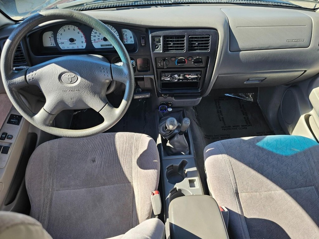 Toyota Tacoma Vehicle Full-screen Gallery Image 22