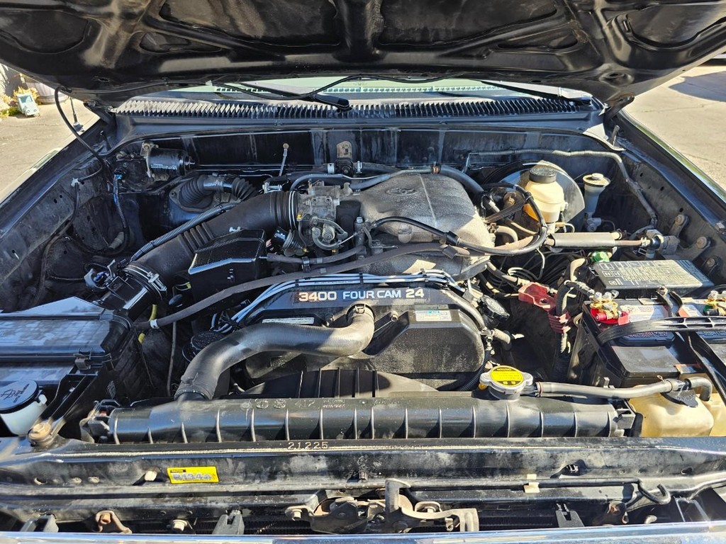 Toyota Tacoma Vehicle Full-screen Gallery Image 28