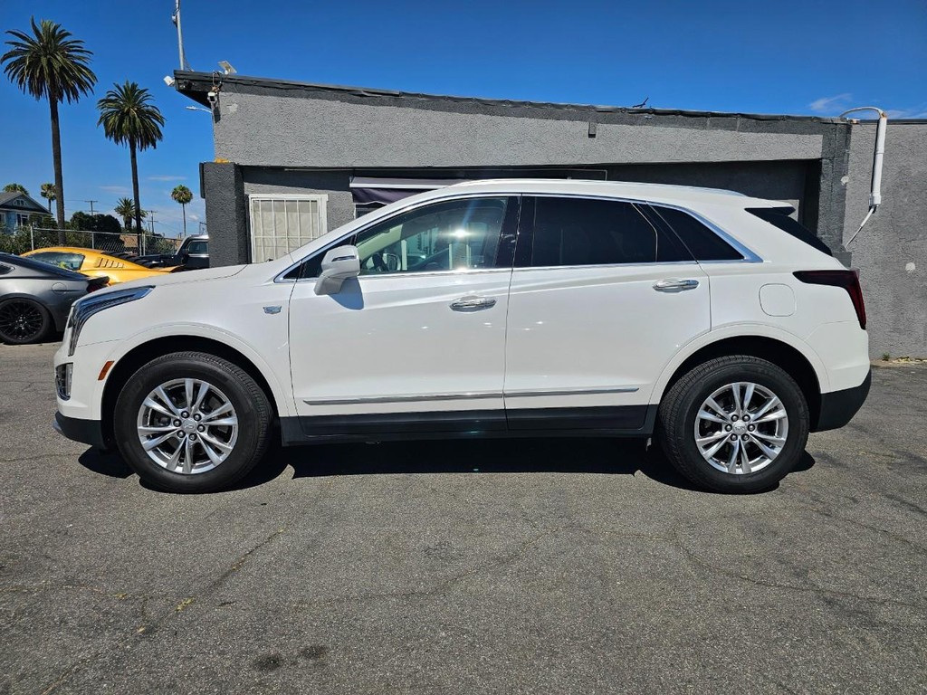Cadillac XT5 Vehicle Full-screen Gallery Image 2