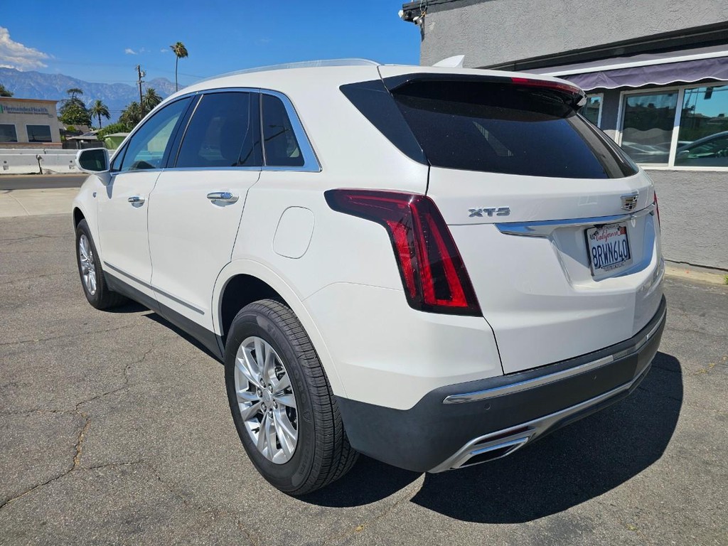Cadillac XT5 Vehicle Full-screen Gallery Image 3