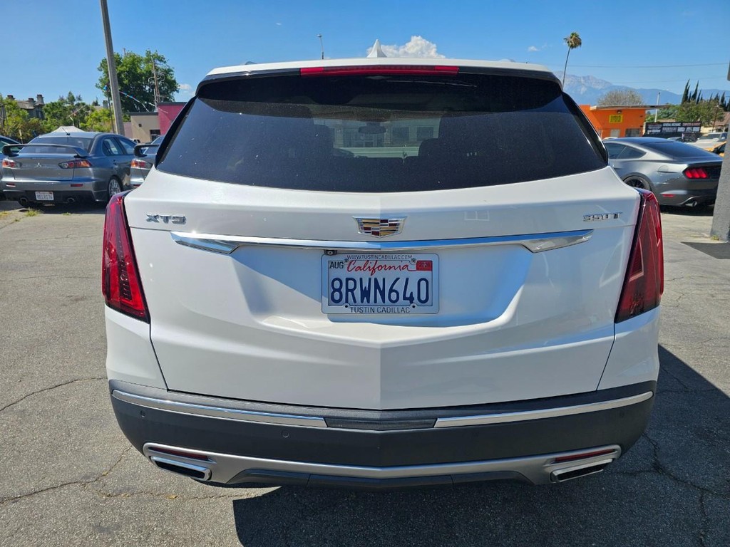 Cadillac XT5 Vehicle Full-screen Gallery Image 4