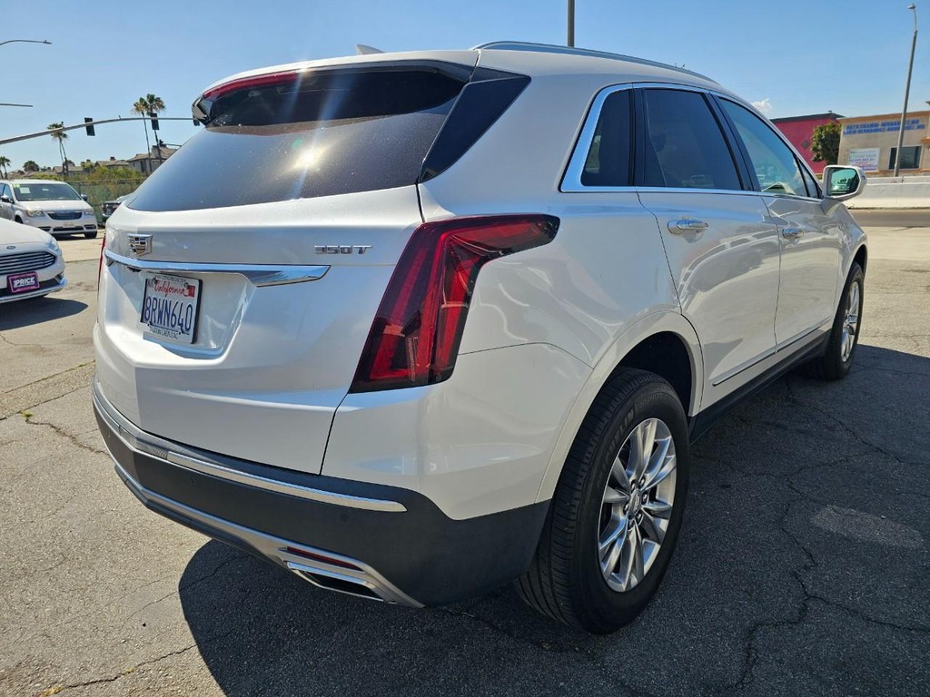 Cadillac XT5 Vehicle Full-screen Gallery Image 5