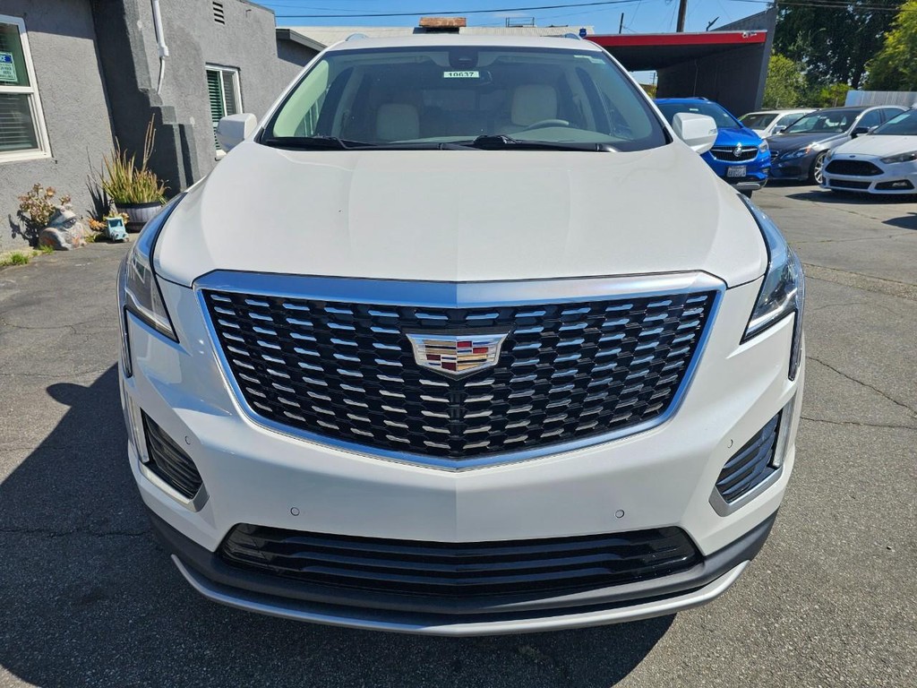 Cadillac XT5 Vehicle Full-screen Gallery Image 8