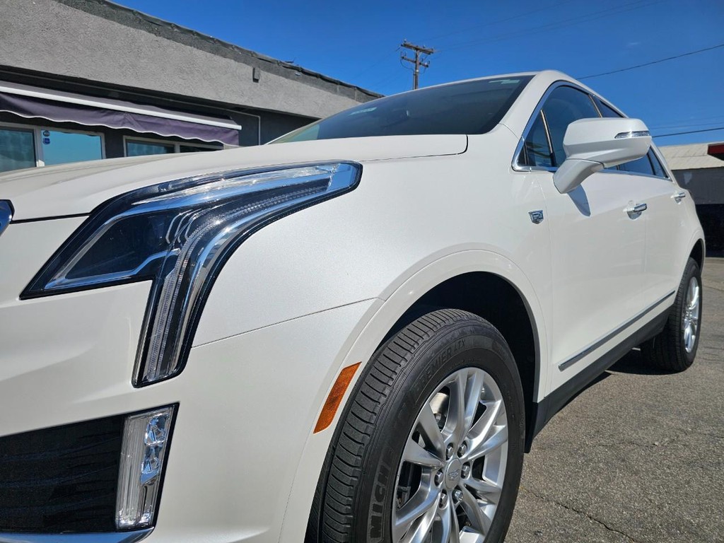 Cadillac XT5 Vehicle Full-screen Gallery Image 10