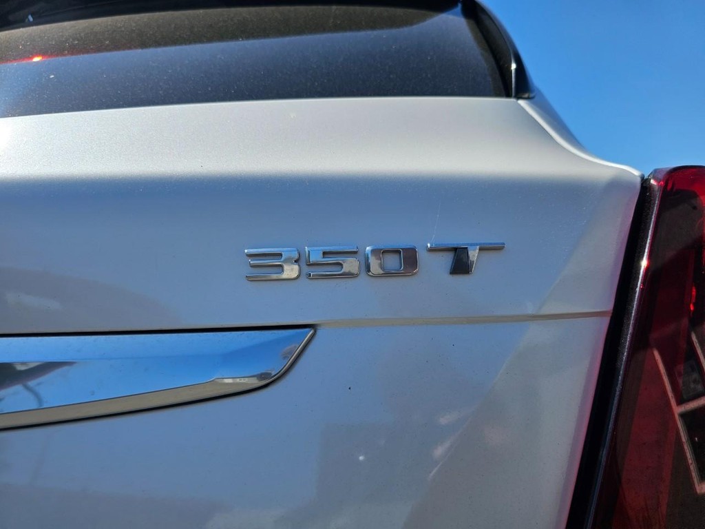Cadillac XT5 Vehicle Full-screen Gallery Image 13