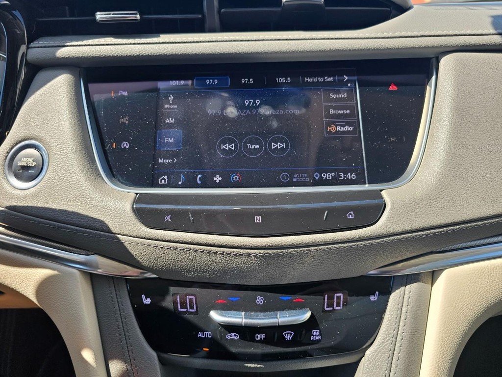 Cadillac XT5 Vehicle Full-screen Gallery Image 23