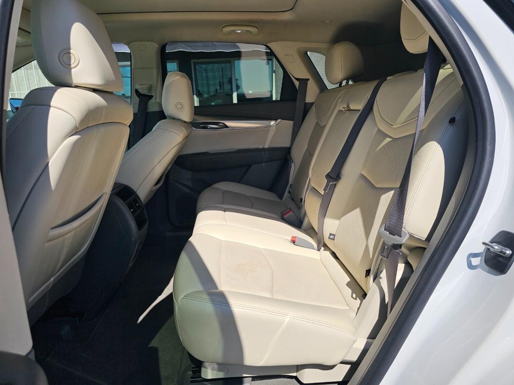 Cadillac XT5 Vehicle Full-screen Gallery Image 26