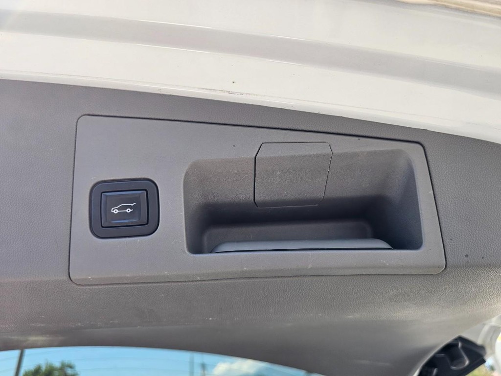 Cadillac XT5 Vehicle Full-screen Gallery Image 37