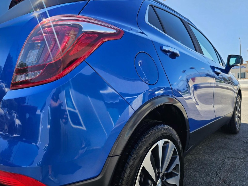 Buick Encore Vehicle Full-screen Gallery Image 12