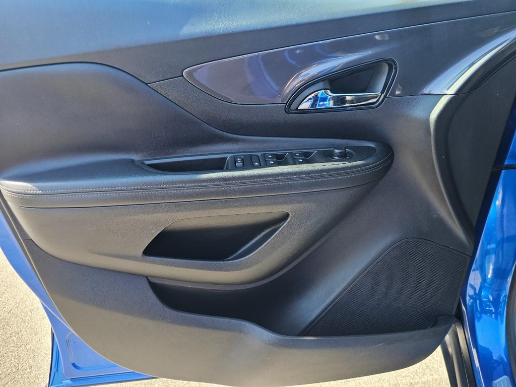 Buick Encore Vehicle Full-screen Gallery Image 16