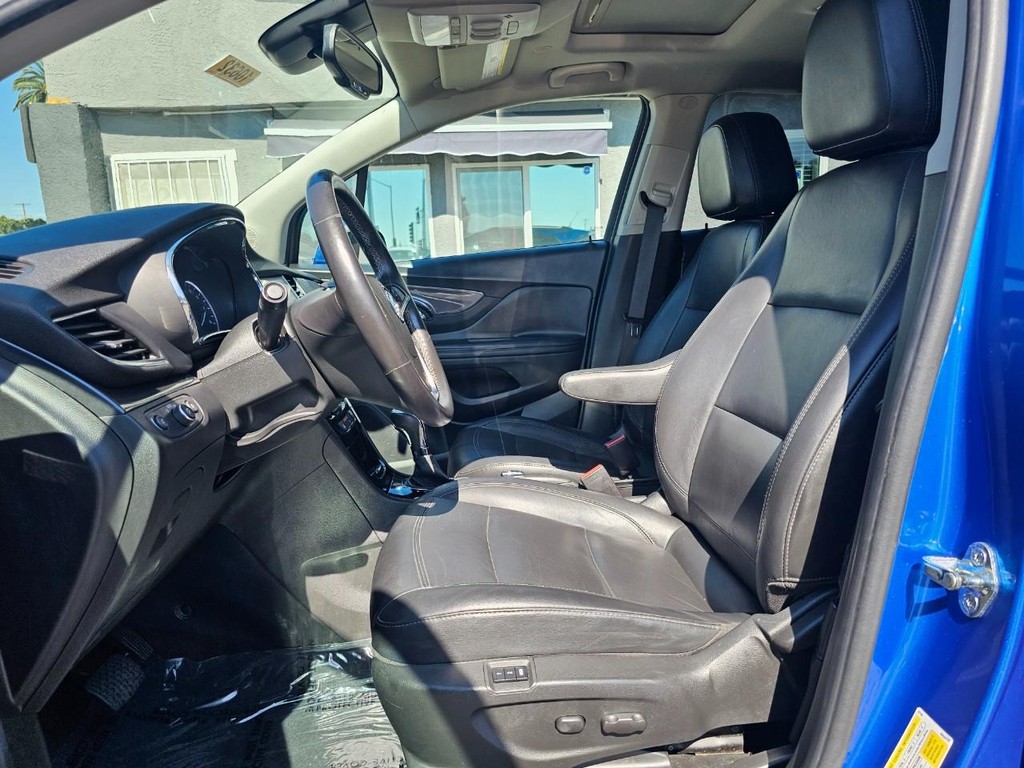 Buick Encore Vehicle Full-screen Gallery Image 17