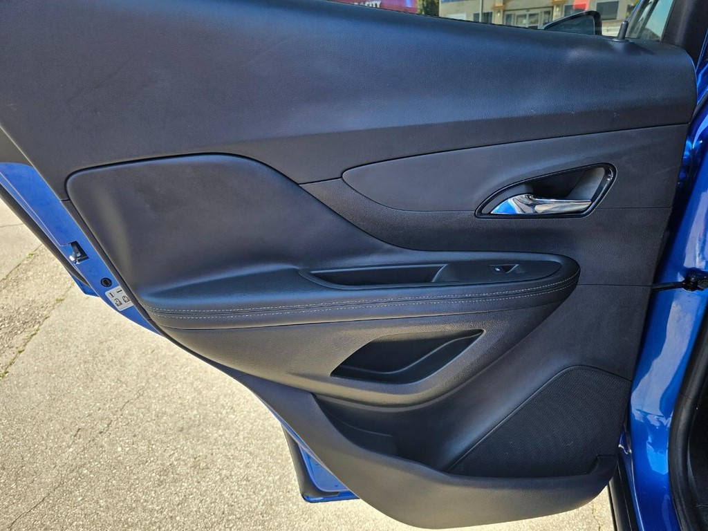 Buick Encore Vehicle Full-screen Gallery Image 24