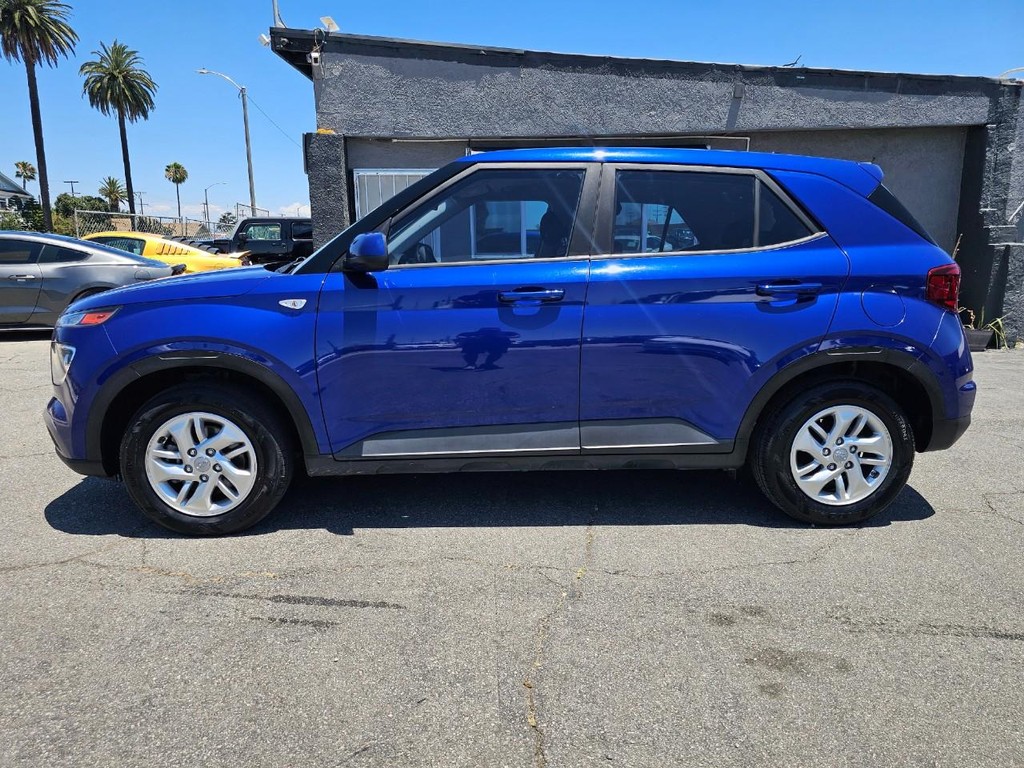 Hyundai Venue Vehicle Full-screen Gallery Image 3
