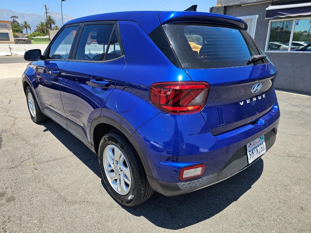 Hyundai Venue Vehicle Full-screen Gallery Image 4