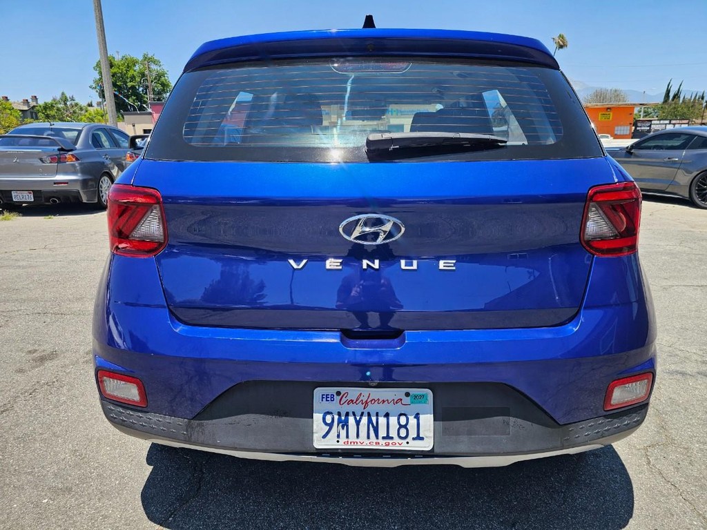 Hyundai Venue Vehicle Full-screen Gallery Image 5