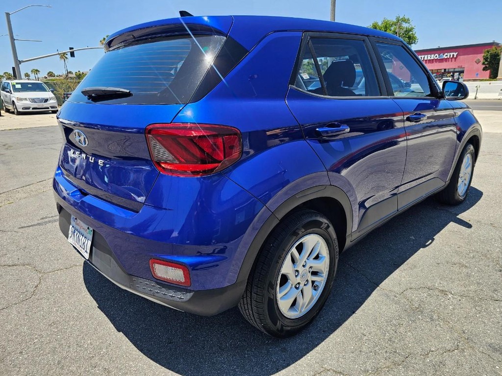 Hyundai Venue Vehicle Full-screen Gallery Image 6