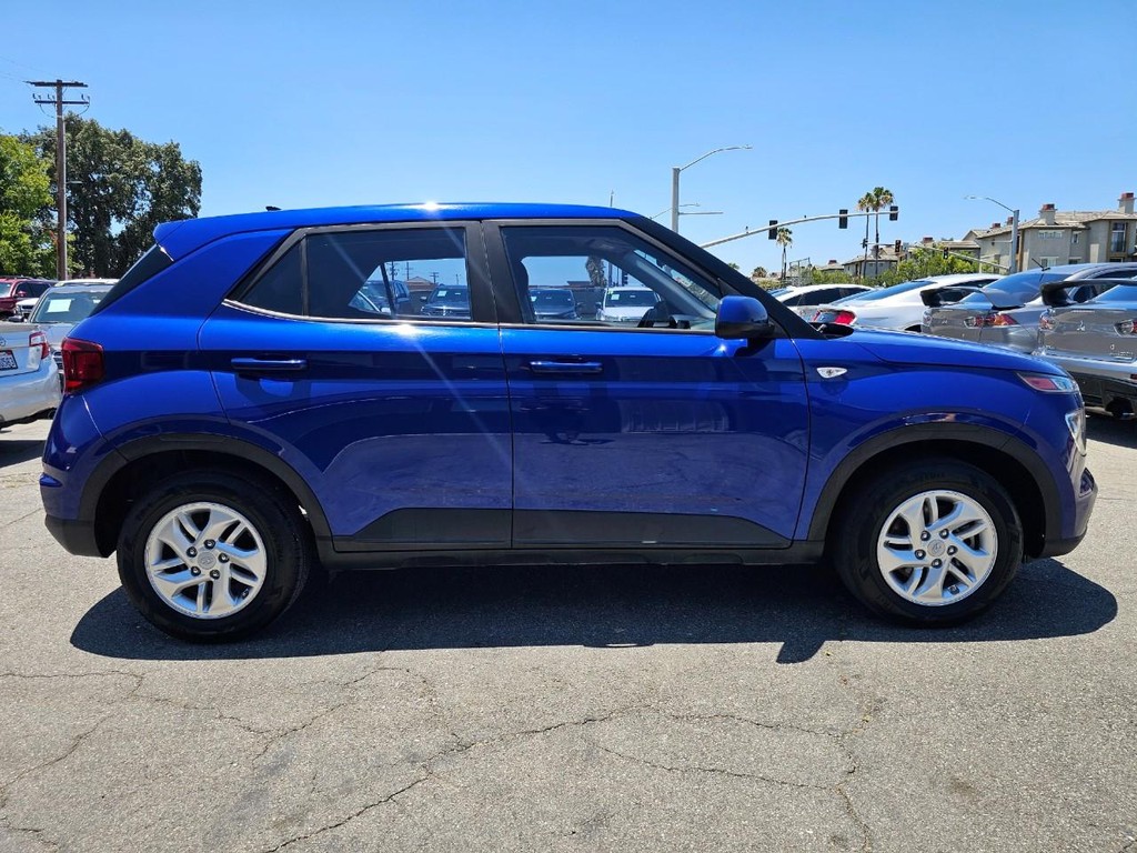 Hyundai Venue Vehicle Full-screen Gallery Image 7