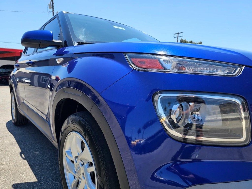 Hyundai Venue Vehicle Full-screen Gallery Image 10